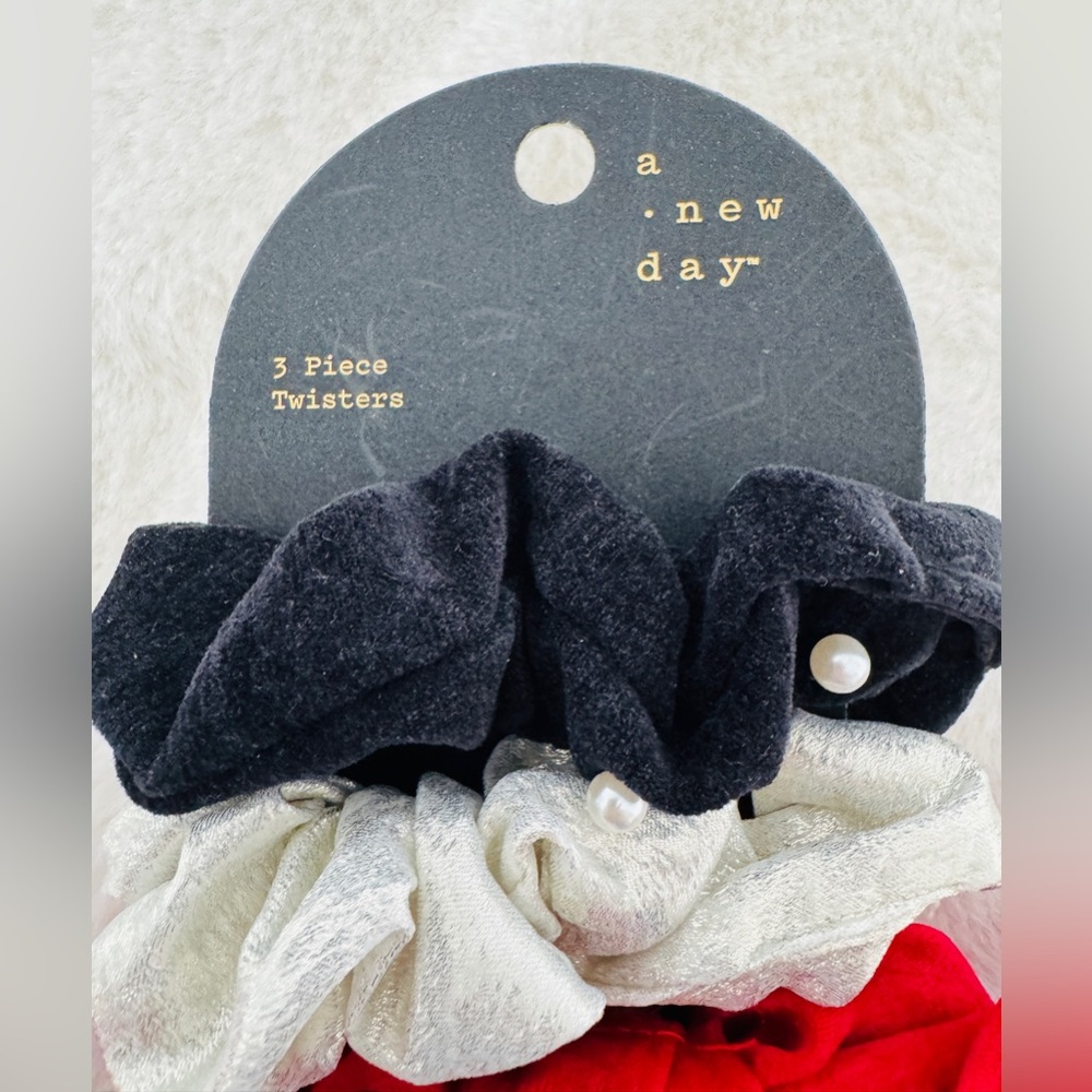 A New Day Hair Tie Set - NWT - Picture 2 of 4
